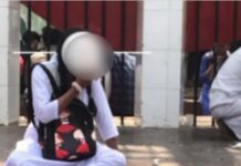 নারায়ণগঞ্জের চাষাড়া শহীদ মিনারে কলেজ ছাত্রীর প্রকাশ্যে ধূমপান!